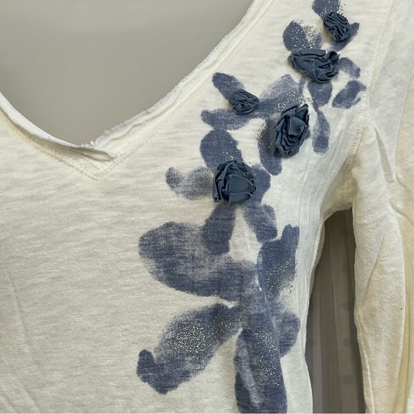 Y2K Aeropostale Cream Top with Blue Floral Accents Shimmer Rough Raw Hem M Med - Picture 3 of 5